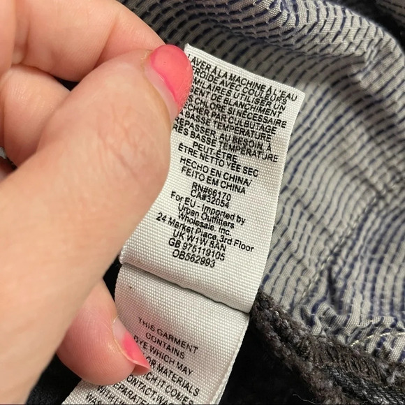 Free People Soft & Relaxed Cut Off Denim Shorts Black size 31 - Picture 6 of 8